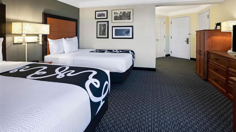 <b>La Quinta Inn & Suites Arlington South Room</b>. Images powered by <a href="https://iceportal.shijigroup.com/" title="IcePortal" target="_blank">IcePortal</a>.