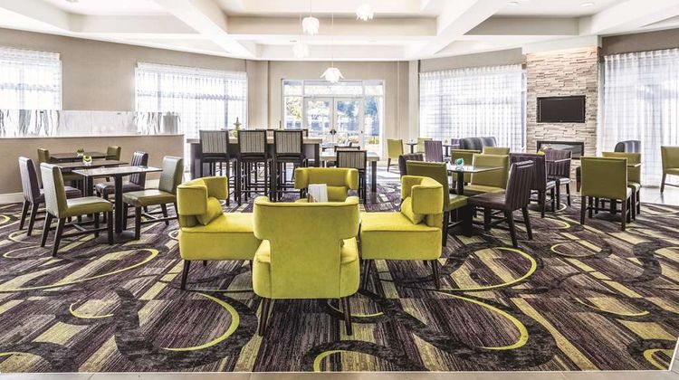 La Quinta Inn & Stes Alexandria Lobby