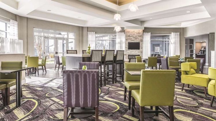 La Quinta Inn & Stes Alexandria Lobby