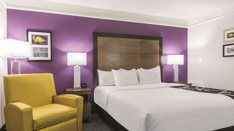 La Quinta Inn & Stes Alexandria Room