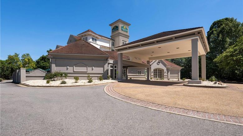 <b>La Quinta Inn & Suites Raleigh Cary Exterior</b>. Images powered by <a href="https://iceportal.shijigroup.com/" title="IcePortal" target="_blank">IcePortal</a>.