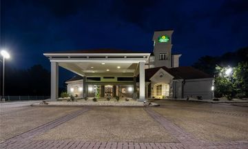 La Quinta Inn & Suites Raleigh Cary