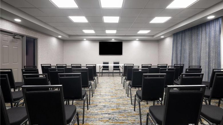 <b>La Quinta Inn & Suites Raleigh Cary Meeting</b>. Images powered by <a href="https://iceportal.shijigroup.com/" title="IcePortal" target="_blank">IcePortal</a>.