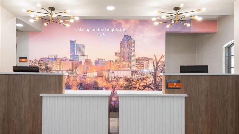<b>La Quinta Inn & Suites Raleigh Cary Lobby</b>. Images powered by <a href="https://iceportal.shijigroup.com/" title="IcePortal" target="_blank">IcePortal</a>.