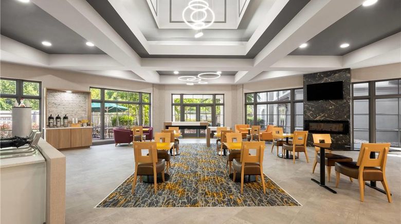 <b>La Quinta Inn & Suites Raleigh Cary Lobby</b>. Images powered by <a href="https://iceportal.shijigroup.com/" title="IcePortal" target="_blank">IcePortal</a>.