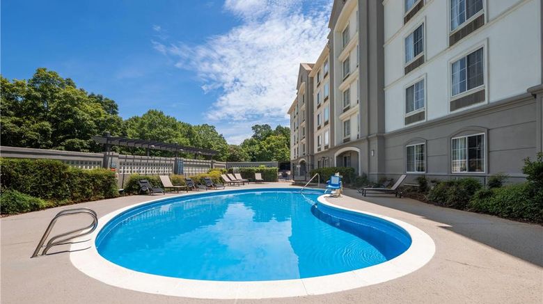 <b>La Quinta Inn & Suites Raleigh Cary Pool</b>. Images powered by <a href="https://iceportal.shijigroup.com/" title="IcePortal" target="_blank">IcePortal</a>.
