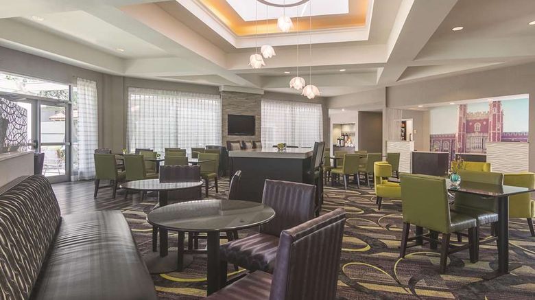<b>La Quinta Inn & Stes Oklahoma City Lobby</b>. Images powered by <a href="https://iceportal.shijigroup.com/" title="IcePortal" target="_blank">IcePortal</a>.