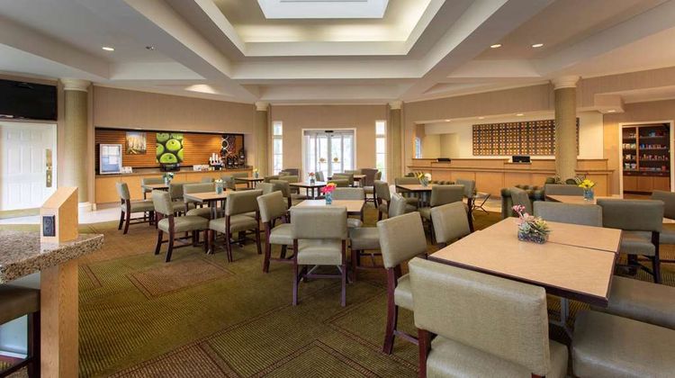 La Quinta Inn & Suites Butler Blvd Lobby