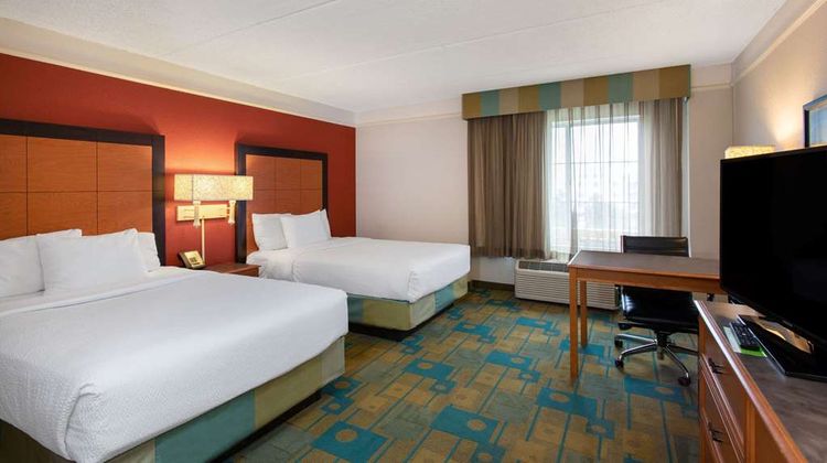 La Quinta Inn & Suites Butler Blvd Room