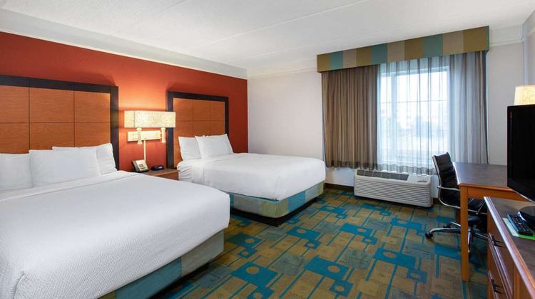 La Quinta Inn & Suites Butler Blvd Room