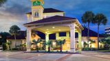 La Quinta Inn & Suites Butler Blvd Exterior
