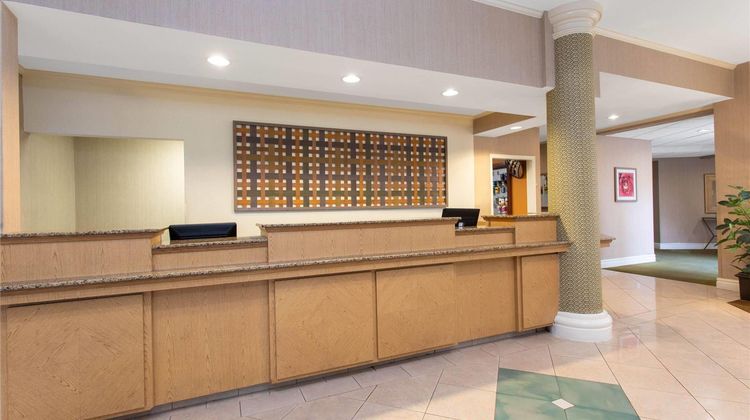 La Quinta Inn & Suites Butler Blvd Lobby