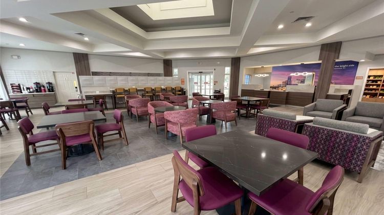 La Quinta Inn & Suites Butler Blvd Lobby