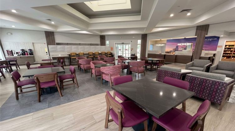 La Quinta Inn & Suites Butler Blvd Lobby