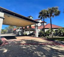 La Quinta Inn & Suites Butler Blvd Exterior
