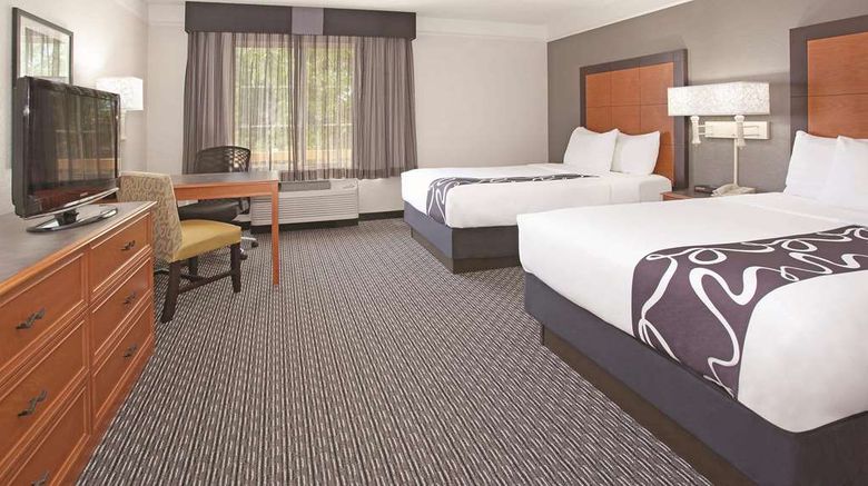 <b>La Quinta Inn & Suites Pueblo Room</b>. Images powered by <a href="https://iceportal.shijigroup.com/" title="IcePortal" target="_blank">IcePortal</a>.
