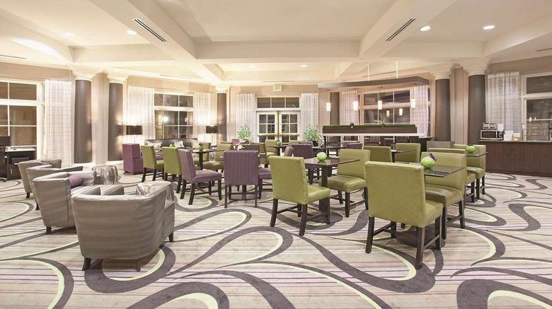 <b>La Quinta Inn & Suites Pueblo Lobby</b>. Images powered by <a href="https://iceportal.shijigroup.com/" title="IcePortal" target="_blank">IcePortal</a>.