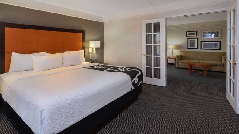 <b>La Quinta Inn & Suites Pueblo Suite</b>. Images powered by <a href="https://iceportal.shijigroup.com/" title="IcePortal" target="_blank">IcePortal</a>.