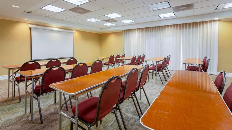 <b>La Quinta Inn & Stes Lakeland Meeting</b>. Images powered by <a href="https://iceportal.shijigroup.com/" title="IcePortal" target="_blank">IcePortal</a>.