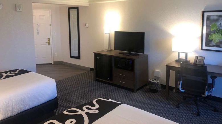 <b>La Quinta Inn & Suites Panama City Room</b>. Images powered by <a href="https://iceportal.shijigroup.com/" title="IcePortal" target="_blank">IcePortal</a>.