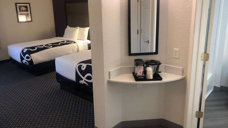 <b>La Quinta Inn & Suites Panama City Room</b>. Images powered by <a href="https://iceportal.shijigroup.com/" title="IcePortal" target="_blank">IcePortal</a>.