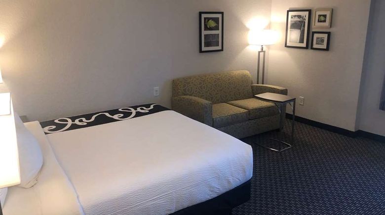 <b>La Quinta Inn & Suites Panama City Room</b>. Images powered by <a href="https://iceportal.shijigroup.com/" title="IcePortal" target="_blank">IcePortal</a>.