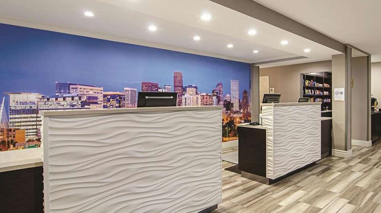 La Quinta Inn & Suites Denver Airport Lobby