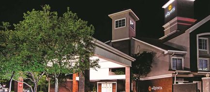 La Quinta Inn & Suites Denver Airport Exterior