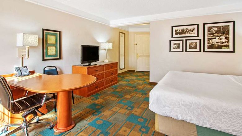 <b>La Quinta Inn & Stes Albuquerque West Room</b>. Images powered by <a href="https://iceportal.shijigroup.com/" title="IcePortal" target="_blank">IcePortal</a>.