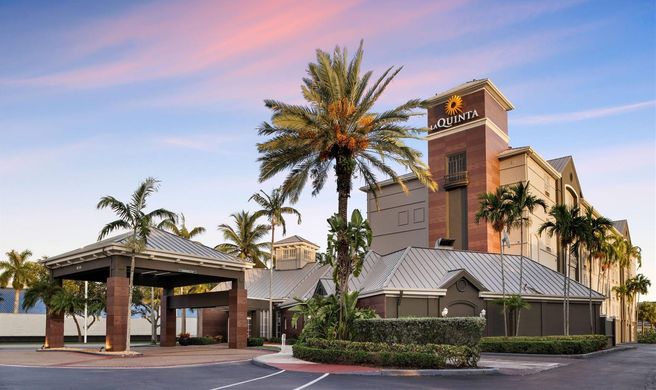 La Quinta Inn & Suites Miami Arpt West Exterior