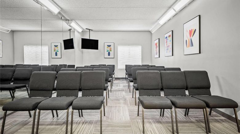 <b>La Quinta Inn & Suites Miami Arpt West Meeting</b>. Images powered by <a href="https://iceportal.shijigroup.com/" title="IcePortal" target="_blank">IcePortal</a>.