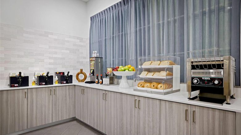 <b>La Quinta Inn & Suites Miami Arpt West Restaurant</b>. Images powered by <a href="https://iceportal.shijigroup.com/" title="IcePortal" target="_blank">IcePortal</a>.