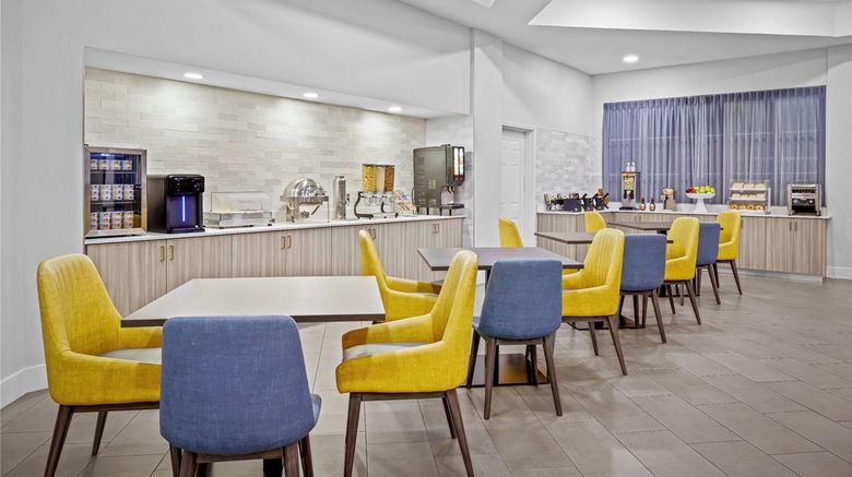<b>La Quinta Inn & Suites Miami Arpt West Restaurant</b>. Images powered by <a href="https://iceportal.shijigroup.com/" title="IcePortal" target="_blank">IcePortal</a>.