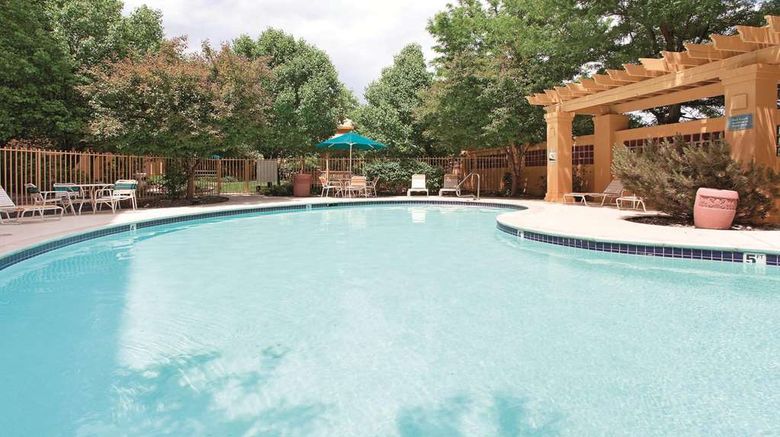 <b>La Quinta Inn & Stes Colorado Springs Pool</b>. Images powered by <a href="https://iceportal.shijigroup.com/" title="IcePortal" target="_blank">IcePortal</a>.