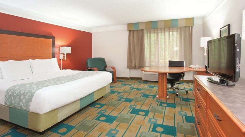 <b>La Quinta Inn & Stes Colorado Springs Room</b>. Images powered by <a href="https://iceportal.shijigroup.com/" title="IcePortal" target="_blank">IcePortal</a>.
