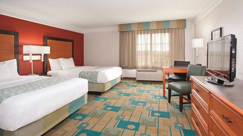 <b>La Quinta Inn & Stes Colorado Springs Room</b>. Images powered by <a href="https://iceportal.shijigroup.com/" title="IcePortal" target="_blank">IcePortal</a>.