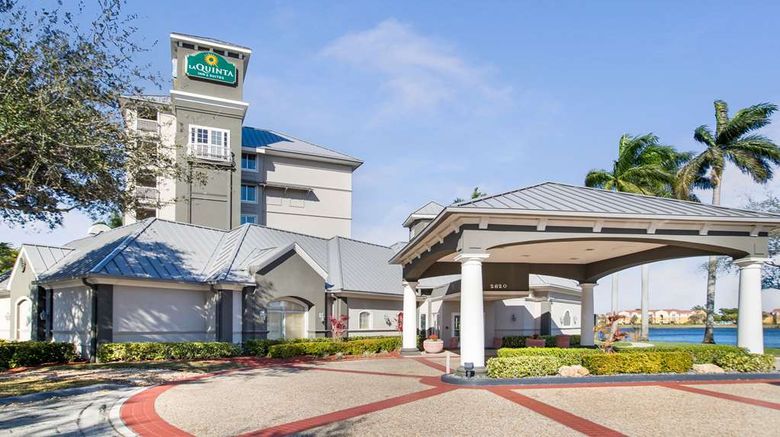 La Quinta Inn  and  Stes Ft. Lauderdale Arpt Exterior. Images powered by <a href="https://iceportal.shijigroup.com" target="_blank" rel="noopener">Ice Portal</a>.