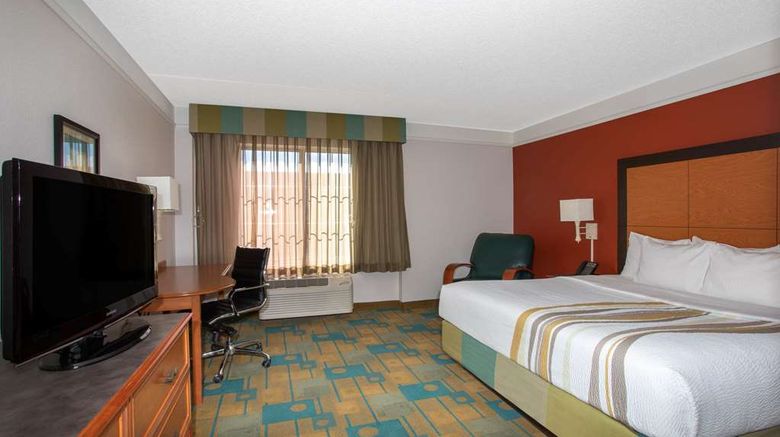 <b>La Quinta Inn & Stes Denver SW Lakewood Room</b>. Images powered by <a href="https://iceportal.shijigroup.com/" title="IcePortal" target="_blank">IcePortal</a>.