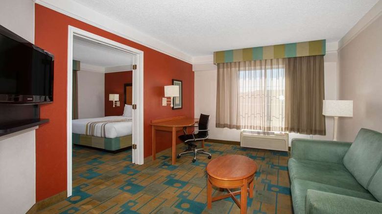 <b>La Quinta Inn & Stes Denver SW Lakewood Suite</b>. Images powered by <a href="https://iceportal.shijigroup.com/" title="IcePortal" target="_blank">IcePortal</a>.