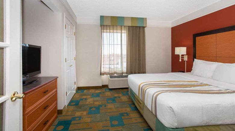 <b>La Quinta Inn & Stes Denver SW Lakewood Suite</b>. Images powered by <a href="https://iceportal.shijigroup.com/" title="IcePortal" target="_blank">IcePortal</a>.