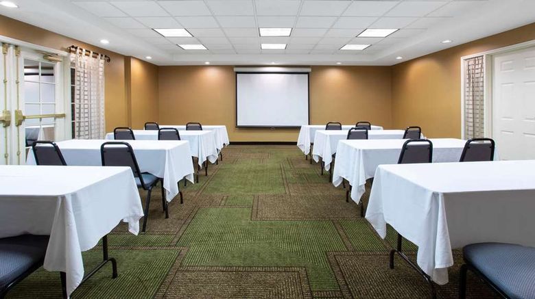<b>La Quinta Inn & Stes Denver SW Lakewood Meeting</b>. Images powered by <a href="https://iceportal.shijigroup.com/" title="IcePortal" target="_blank">IcePortal</a>.
