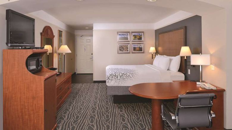 <b>La Quinta Inn & Suites Ruidoso Downs Room</b>. Images powered by <a href="https://iceportal.shijigroup.com/" title="IcePortal" target="_blank">IcePortal</a>.