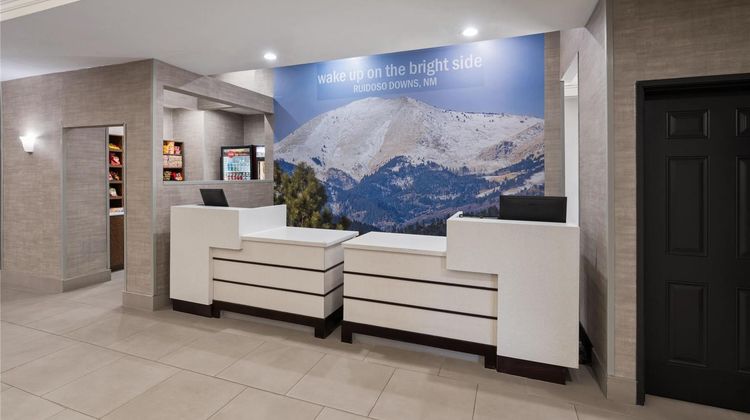 La Quinta Inn & Suites Ruidoso Downs Lobby