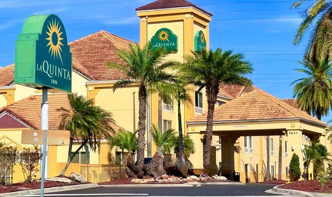 La Quinta Inn Orlando Universal Exterior