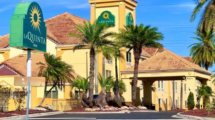 La Quinta Inn Orlando Universal Exterior