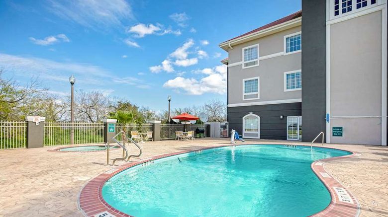 <b>La Quinta Inn & Suites Corpus Christi NW Pool</b>. Images powered by <a href="https://iceportal.shijigroup.com/" title="IcePortal" target="_blank">IcePortal</a>.