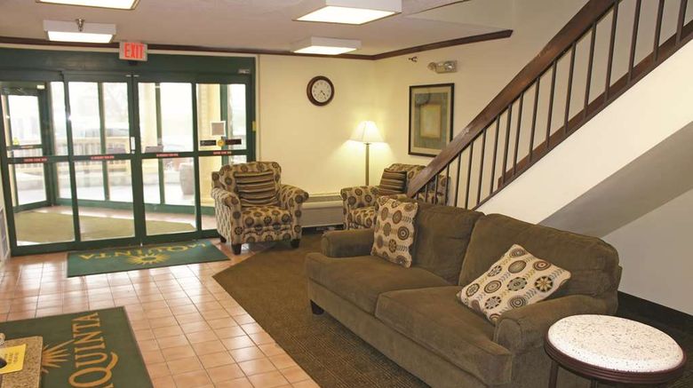 <b>La Quinta Inn Omaha Southwest Lobby</b>. Images powered by <a href="https://iceportal.shijigroup.com/" title="IcePortal" target="_blank">IcePortal</a>.