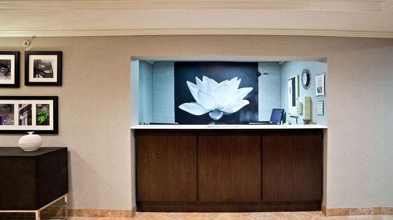 <b>La Quinta Inn Cleveland/Macedonia Lobby</b>. Images powered by <a href="https://iceportal.shijigroup.com/" title="IcePortal" target="_blank">IcePortal</a>.