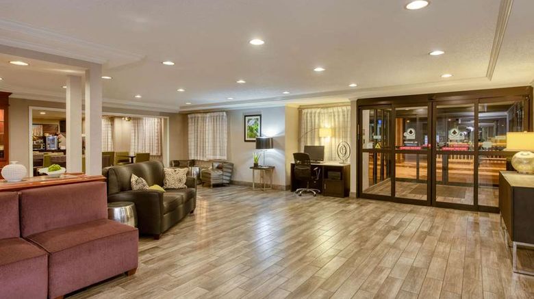 <b>La Quinta Inn Cleveland/Macedonia Lobby</b>. Images powered by <a href="https://iceportal.shijigroup.com/" title="IcePortal" target="_blank">IcePortal</a>.