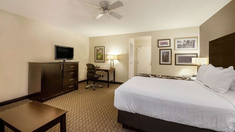 <b>La Quinta Inn Cleveland/Macedonia Suite</b>. Images powered by <a href="https://iceportal.shijigroup.com/" title="IcePortal" target="_blank">IcePortal</a>.